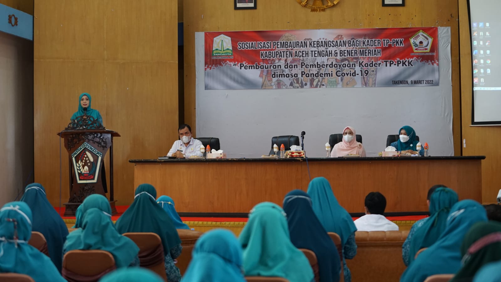Ketua TP-PKK Aceh, Dr. Ir. Dyah Erti Idawati, MT, memberikan sambutan dan arahan saat membuka kegiatan Sosialisasi Pembauran Kebangsaan bagi Kader TP-PKK Kabupaten Aceh Tengah dan Bener Meriah, di Aula Kantor Setdakab Aceh Tengah, Rabu (9/3/2022).